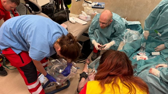 Pacient měl těsné zúžení kmene levé věnčité tepny. Ve FN Ostrava podstoupil složitou operaci.