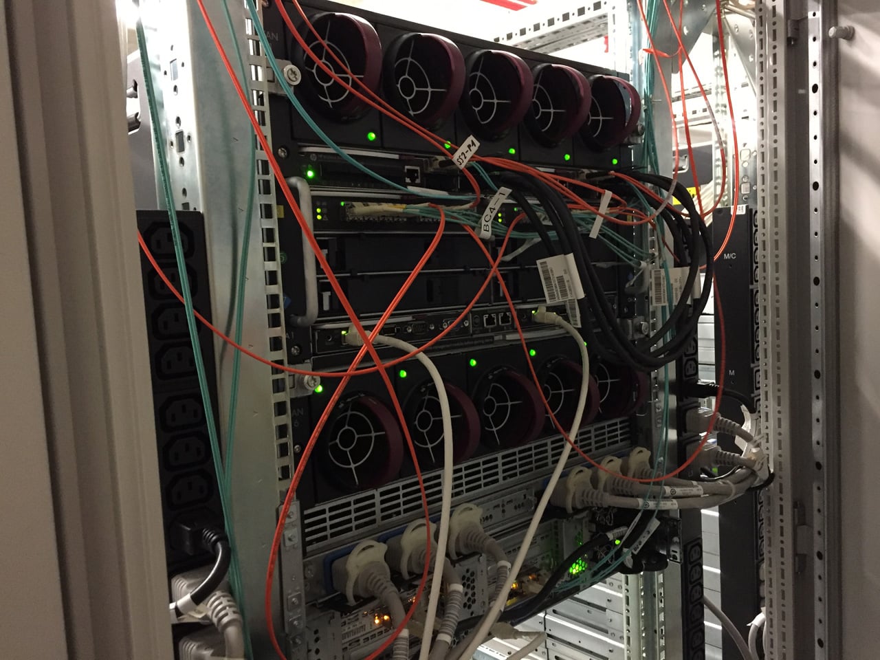 Počítače s Linuxem a serverovna v Národní technické knihovně