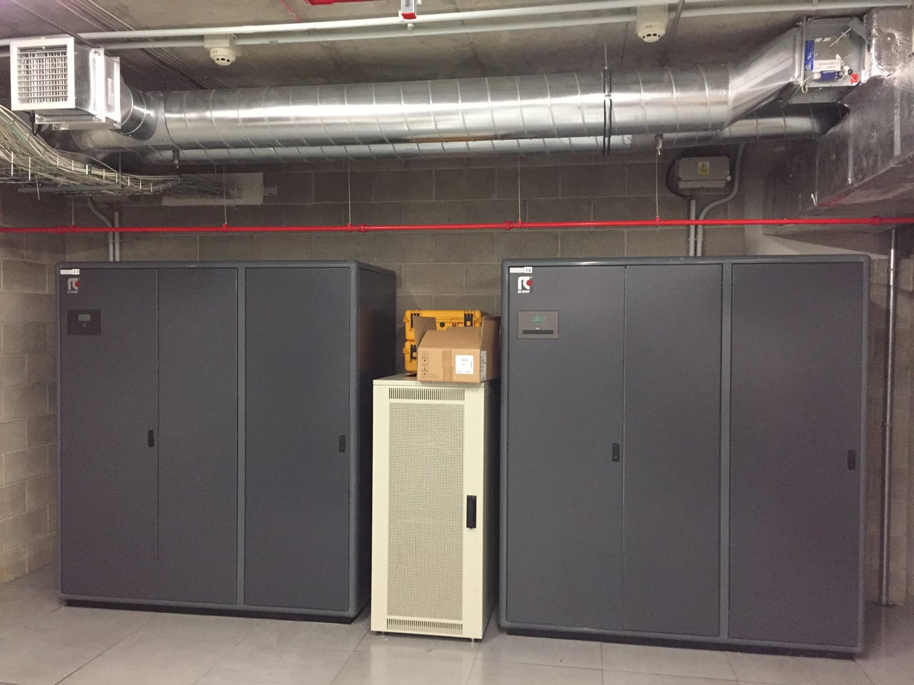 Počítače s Linuxem a serverovna v Národní technické knihovně