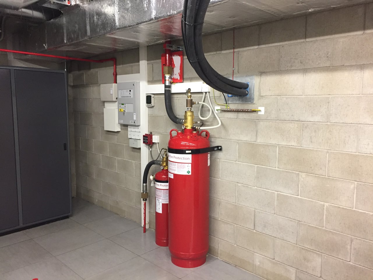 Počítače s Linuxem a serverovna v Národní technické knihovně