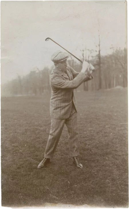 Nadšený golfista Eben Byers ve dvacátých letech 20. století, o deset let později zemřel po užívání radioaktivního léku Radithor
