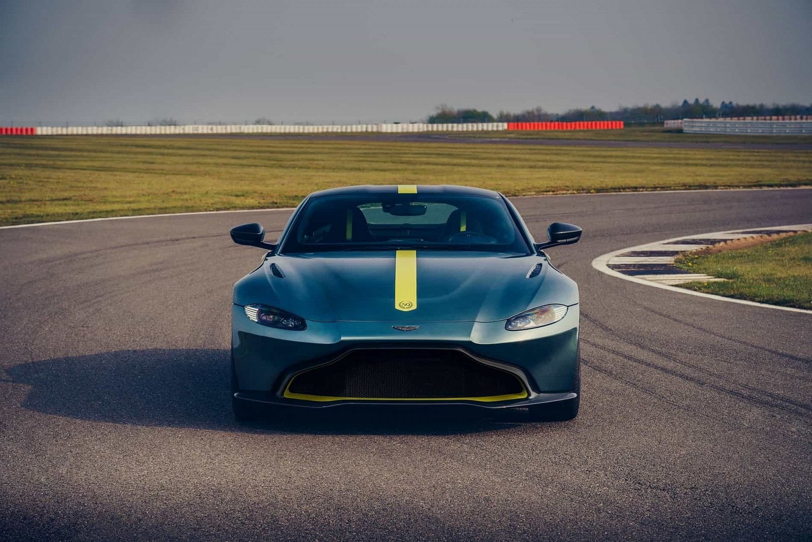 2019-05-aston-martin-vantage-amr_04.jpg