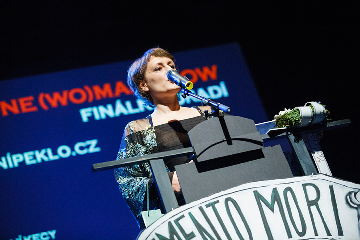 Ada, Módnípeklo.cz