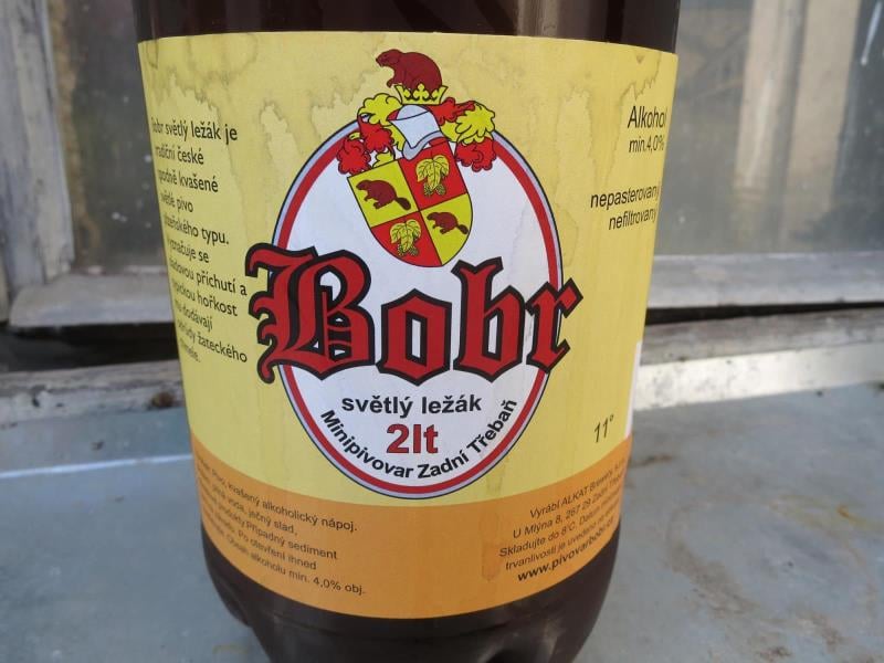 Nejakostní potraviny - výroba  ALKAT Brewery, Zadní Třebaň, Bobr světlý ležák. Pivo mělo nižší extrakt původní mladiny, než je stanoveno vyhláškou pro ležáky.