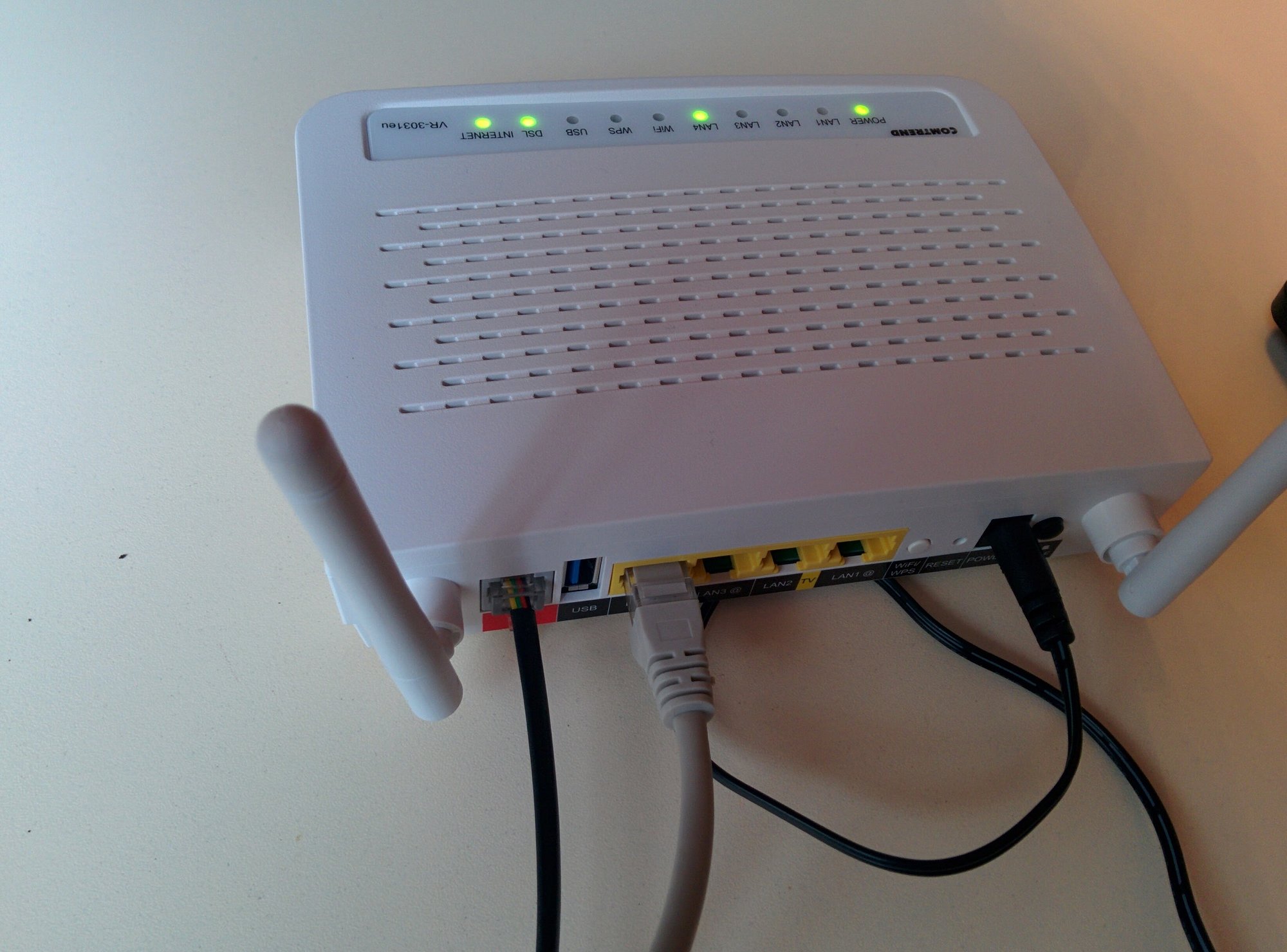 Detailní pohled na VDSL2 modem s podporou vectoringu.