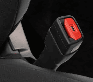 Ve sponě bezpečnostního pásu je USB-C