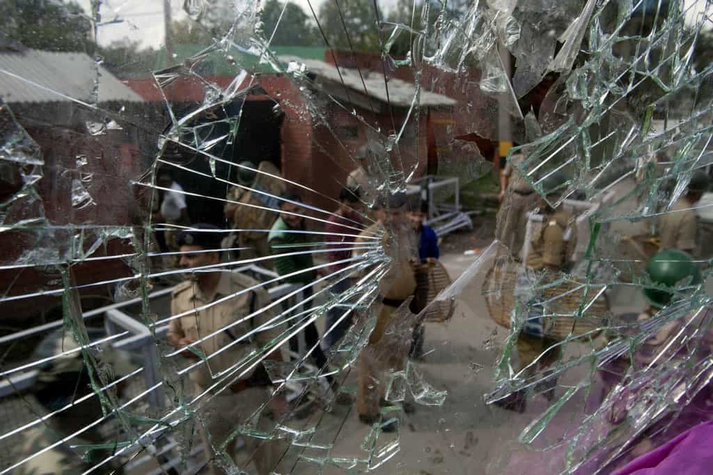 2012-04-islc3a1mskc3bdm-svc49btem-cloumajc3ad-kvc5afli-filmu-pro