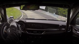 Náhledový obrázek - Video: Alfa Romeo Stelvio QV je „oficiálně“ nejrychlejší SUV na Nordschleife