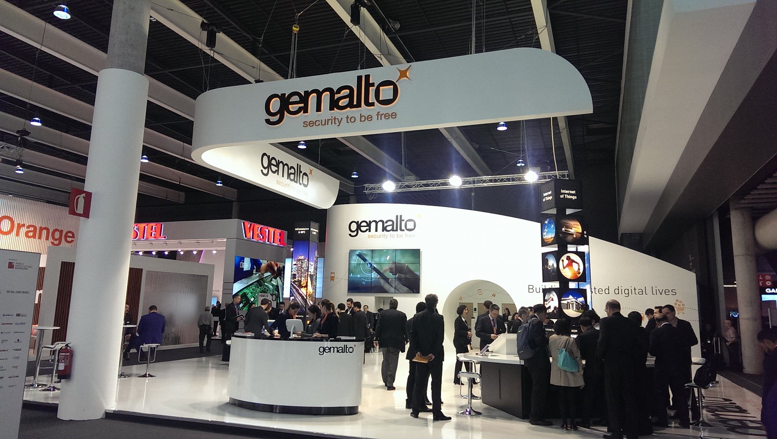 Svou expozici v Barceloně ve velkém stylu připravilo i Gemalto. O útocích NSA se na stánku ale moc nemluví.