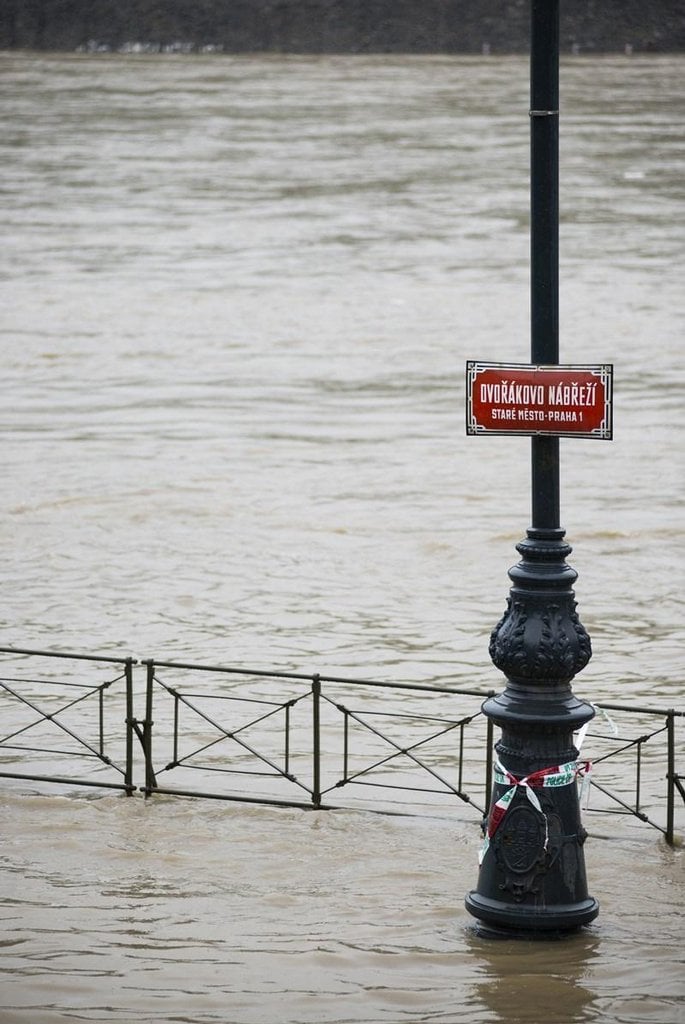 2011-02-povodnc49b-v-praze-11.jpg