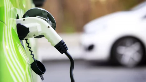 Náhledový obrázek - Benzín? Ne, díky. Norové upřednostňují automobily „na baterky“, podíl nově registrovaných elektrovozů se blíží 95 procentům