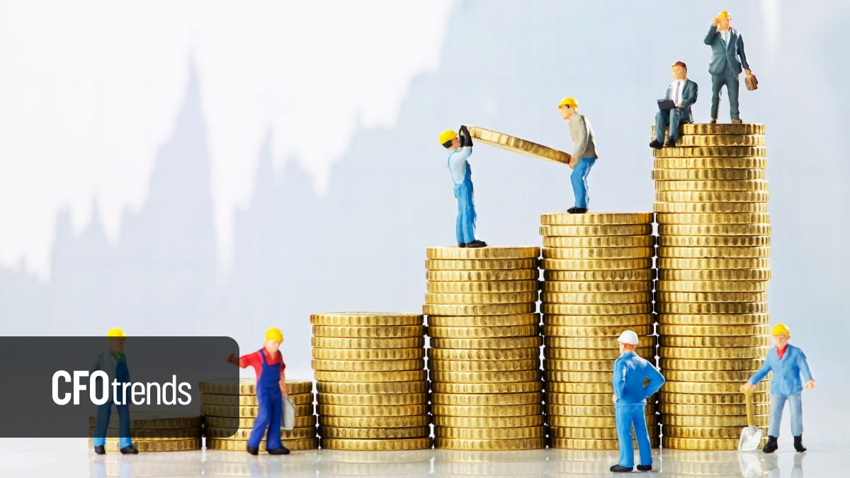 Stavebnictví táhne růst mezd, firmy připlácejí i za finance a controlling