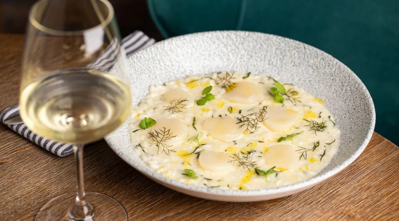 Risotto al limone s mušlemi sv. Jakuba v restauraci Amano