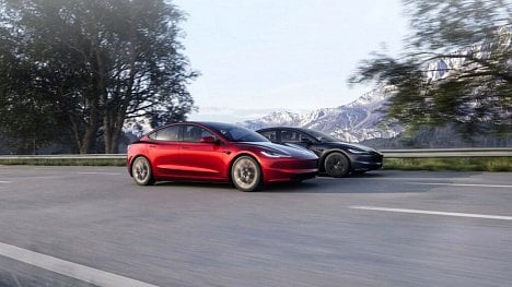 Náhledový obrázek - Tesla letos válcuje Škodu dokonce i na českém trhu. Podíl prodaných elektromobilů je ale u nás pořád mizivý