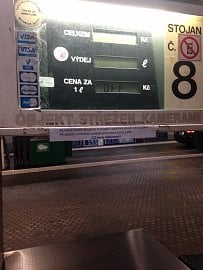 Čerpací stanice sítě PRIM účtuje transakční poplatek 4,90 Kč při platbě kartou. Pokud použijete hotovost, dostanete ve stejné výši slevu. (21. 1. 2018)