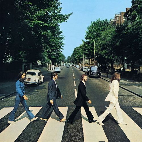 Britský labužník Paul Baker vytvořil slavnou anglickou snídani jako ještě slavnější fotografii Beatles z alba Abbey Road. Můžete si tak k snídani dát George Harrisona z párků, Paula McCartneyho z hub, bubeník Ringo Starr je opečená slanina a John Lennon je zřejmě ovesná kaše nebo krájená vajíčka. 