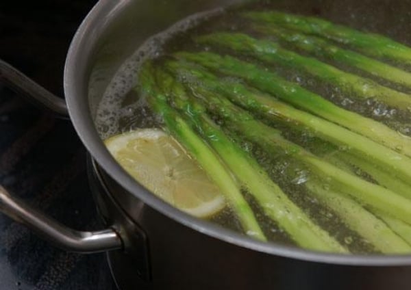 2016-05-chc599estovc3bd-salc3a1t-s-rukolou-jahodami-a-letitc3bdm