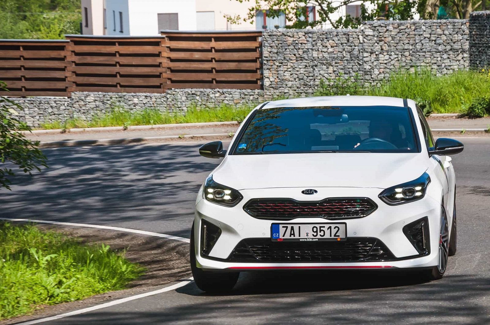 2019-05-kia-proceed-gt-28.jpg