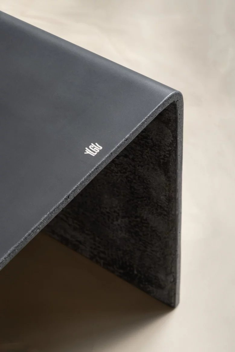 Detail konferenčního stolku