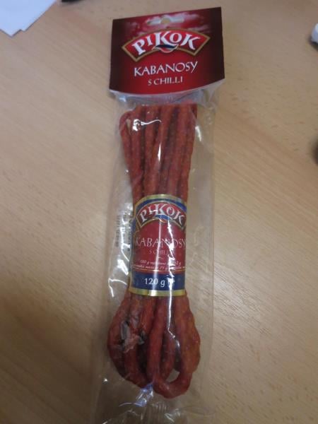 21 nálezů v kategorii falšovaných potravin. Na obale výrobku bylo uvedeno: "100 g kabanosů bylo vyrobeno ze 142 g vepřového masa a 14 g hovězího masa". Laboratorní analýza však prokázala, že obsah hovězího masa byl méně než 1 g/100 g výrobku.