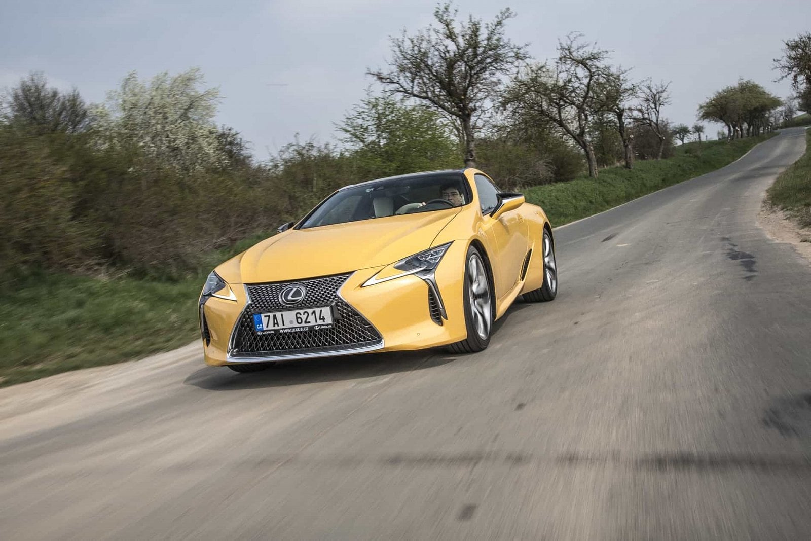 2019-08-Lexus1.jpg