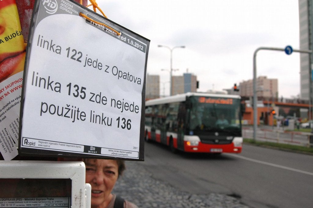 2014-12-cestujc3adcc3ad-se-pokouc5a1ejc3ad-orientovat-v-novc3bdc