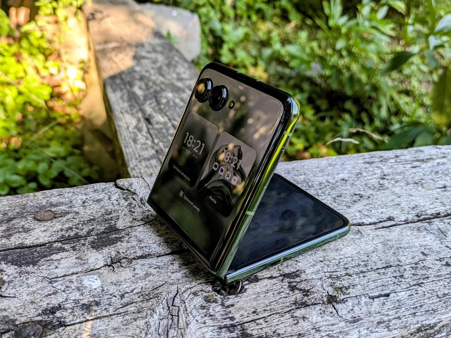 Pant je tak akorát tuhý