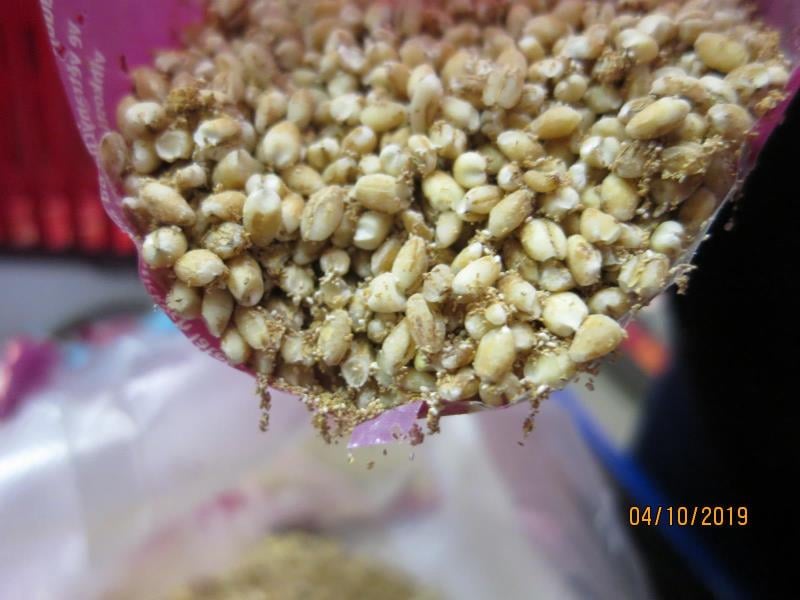 Nebezpečné potraviny - prodejce  Kim Hieu Tran, Potraviny LOTOS, Teplice, obilné výrobky. Uvnitř balení byl zjištěn výskyt živých škůdců. Obaly potravin byly poškozené a znečištěné činností škůdců - pavučinky, zámotky, otvory. Výskyt škůdců byl zjištěn i na provozovně - na regále s potravinami. 
Potraviny měly prošlé datum minimální trvanlivosti.