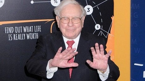 Náhledový obrázek - „Věštec z Omahy“ na nákupech. Buffett investoval do Tevy i Applu