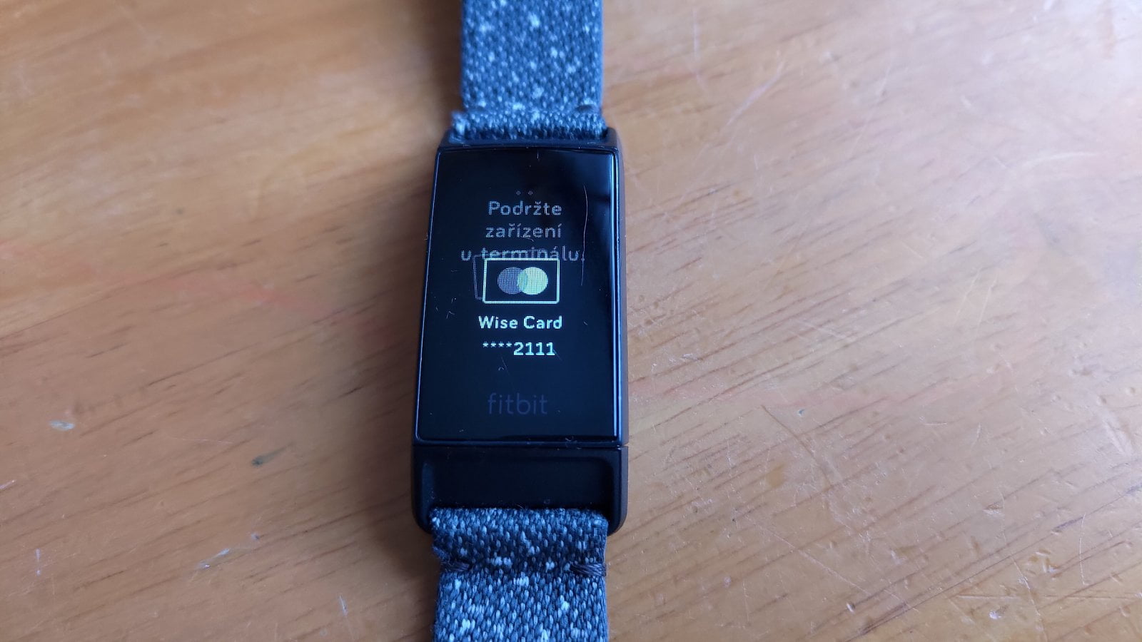 Fitbit Pay a debetní karta Mastercard Platinum od Wise. (4. 12. 2021, Asus ZenFone 7 Pro)