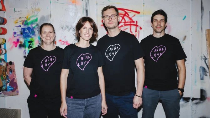 Manželé Chovancovi (uprostřed) založili po smrti malé dcery Nadační fond Nina