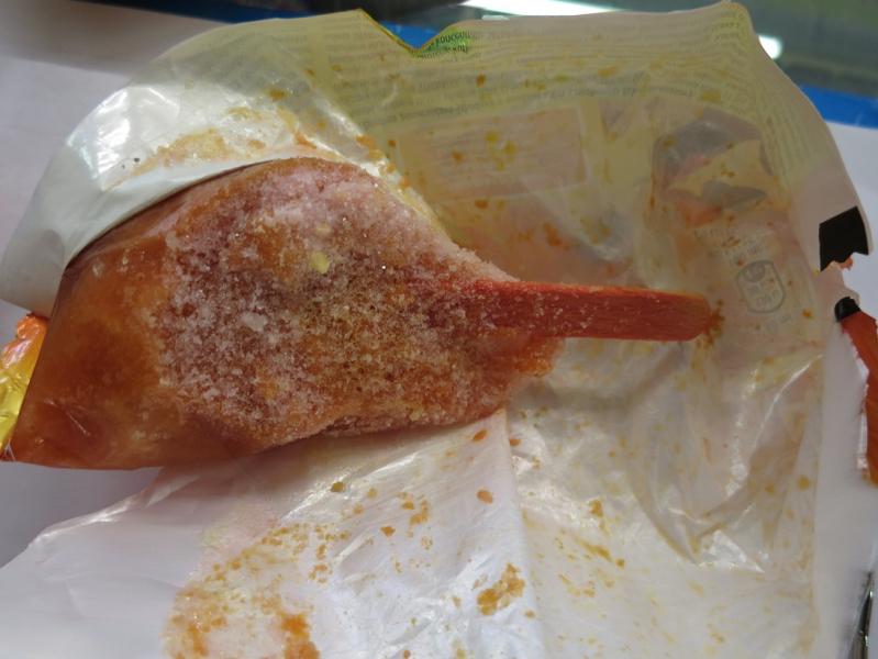 Twister Orange zmrzlina pomerančovo-jahodová a mražený krém s rostlinným tukem ananasový. Kategorie: Nejakostní potraviny. Nevyhovující parametr: tvar a vzhled. Výrobek byl výrazně zdeformovaný - všechna balení dané potraviny vykazovala známky opětovného zmražení po roztátí (výrobek byl viditelně sražený, s vyloučenými průhlednými ledovými krystaly). Při kontrole nebyly zjištěny nevyhovující teploty skladování tohoto výrobku. Výrobce / Prodávající: UNILEVER ČR s.r.o., Praha 8. Místo kontroly: Jednota, spotřební družstvo ve Svitavách, Litomyšl