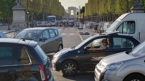 Náhledový obrázek - Paříž vystavuje stopku autům