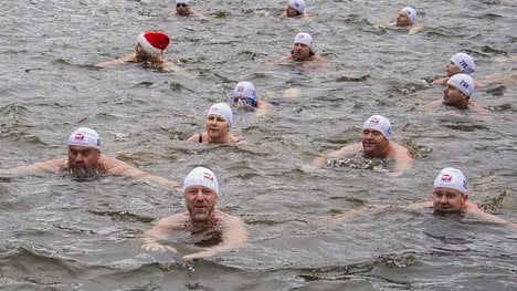 Náhledový obrázek - Jubileum otužilců. Nikodémův memoriál měl rekordní účast