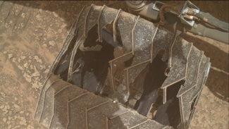 Poškození kol roveru Curiosity