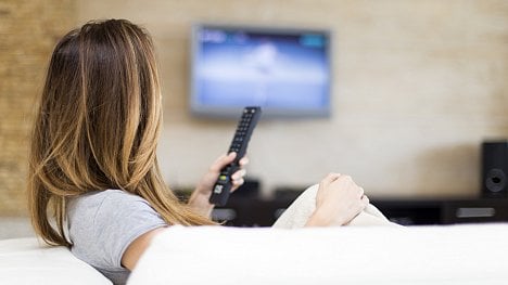 Nový zákon dovolí soukromým televizím vysílat delší reklamy