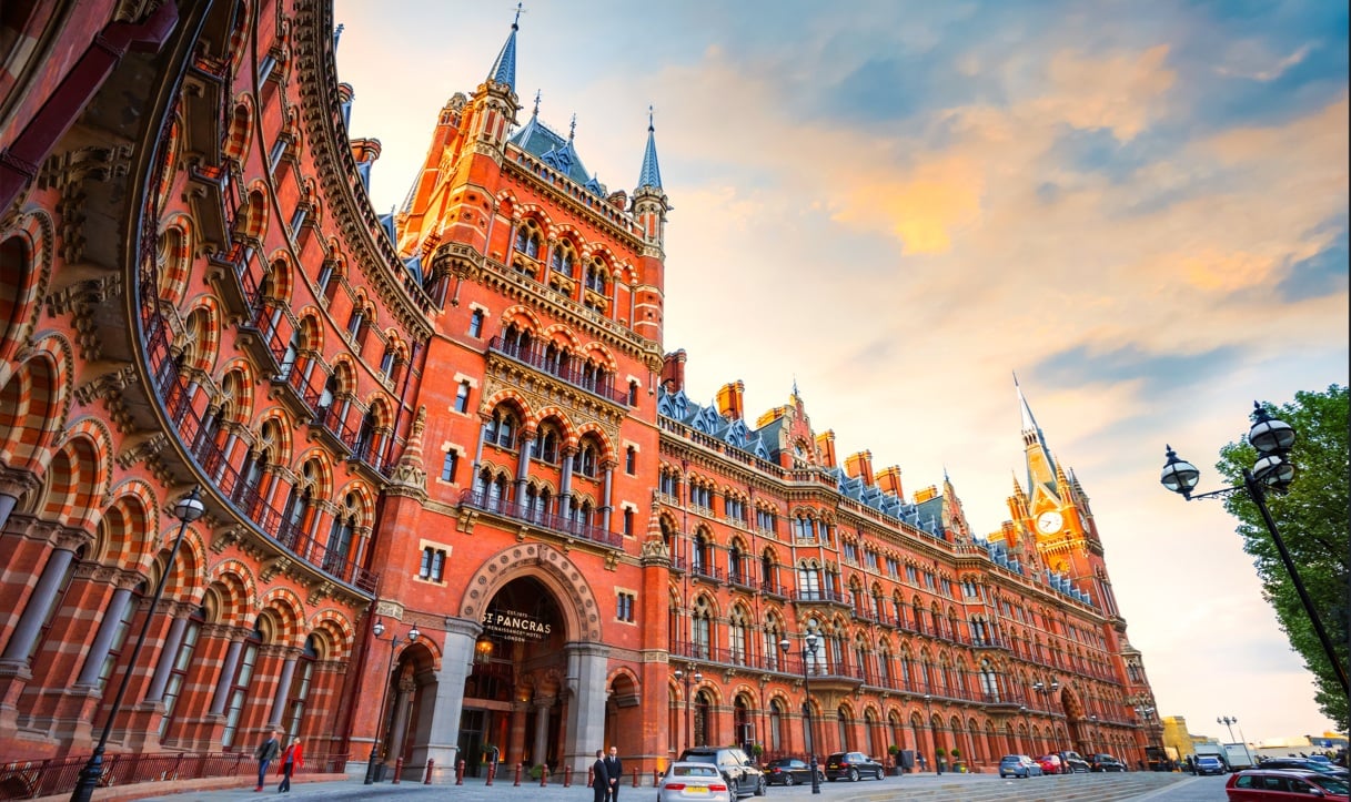 Nádražní budovy jako hotely