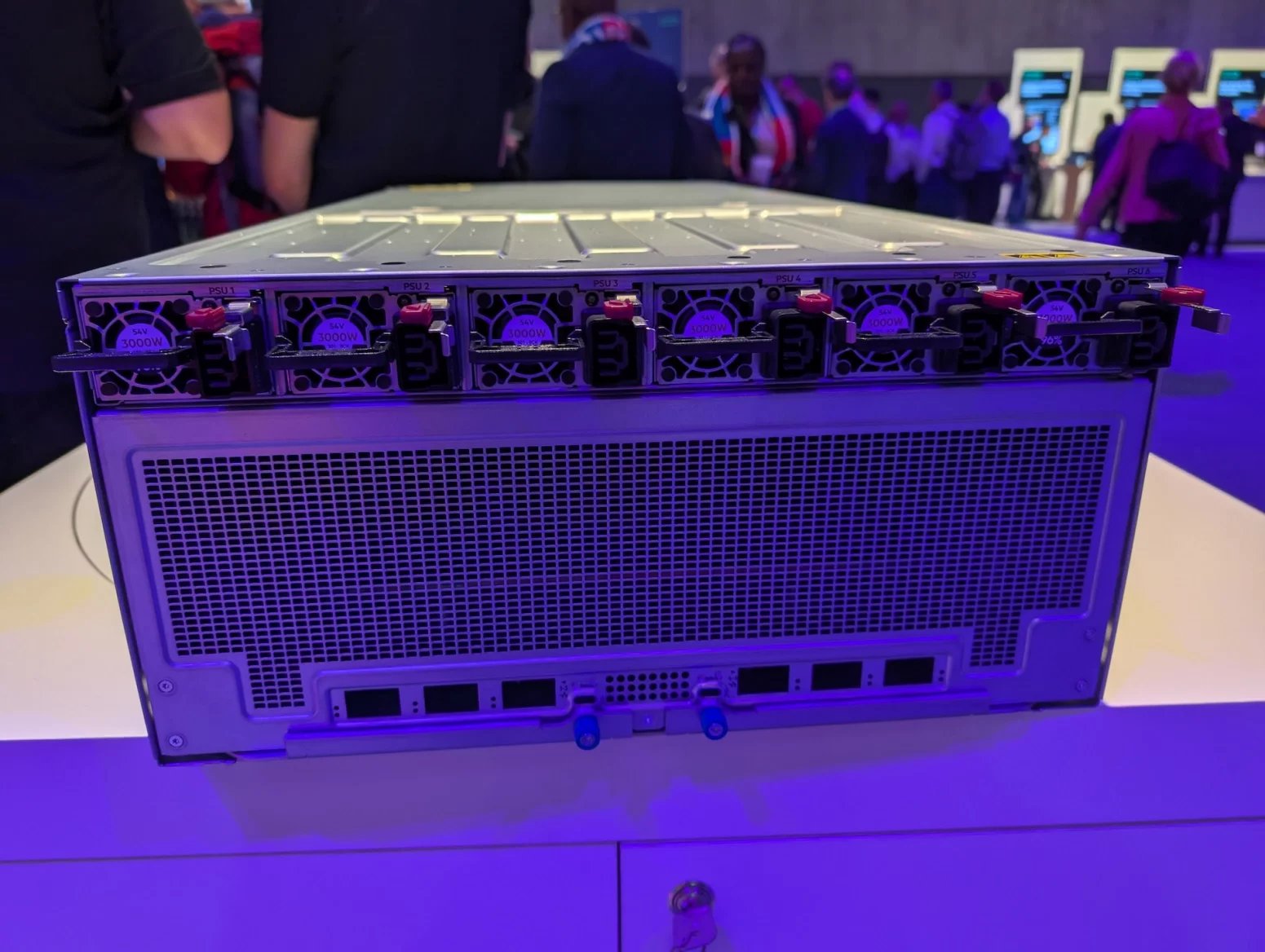 Server HPE ProLiant XD685 s čipy Nvidia H200