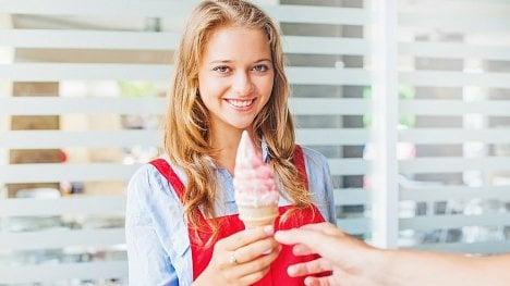 Stánek se zmrzlinou vydělá v létě tisíce. Problémem ale může být živnost