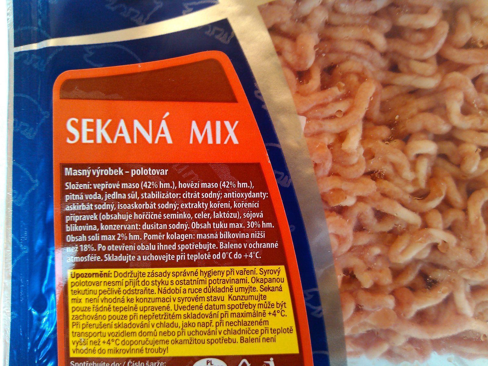 Sekaná mix, polotovar: 84 % masa, 0,5 kg za 54,70 Kč (bylo ve slevě za 39,90 Kč, jako u osattních počítáme plnou cenu), 109,40 Kč/kg výrobku. Výrobce: Henryk Kania, Polsko. Ve složení: voda, sůl, stabilizátor, antioxidant, askorbát sodný, isoaskorbát sodný, extrakty koření, kořenící přípravek, sójová bílkovina, konzervant
