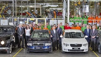 Náhledový obrázek - Škoda Auto vyrobila jubilejní miliontý vůz Superb a čtvrtmiliontý vůz jeho třetí generace