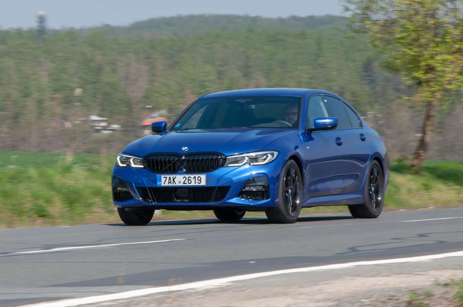 2019-05-BMW-330i-G20-64-2.jpg