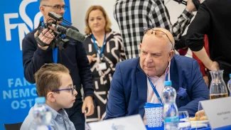 „Poprvé si stěžoval, že necítí levou ruku a levou nohu a přidalo se zvracení. Podruhé ho začala náhle bolet hlava, ale byl při vědomí, takže jsme na nic nečekali a volali rychlou, která ho rovnou vezla do fakultní nemocnice.“