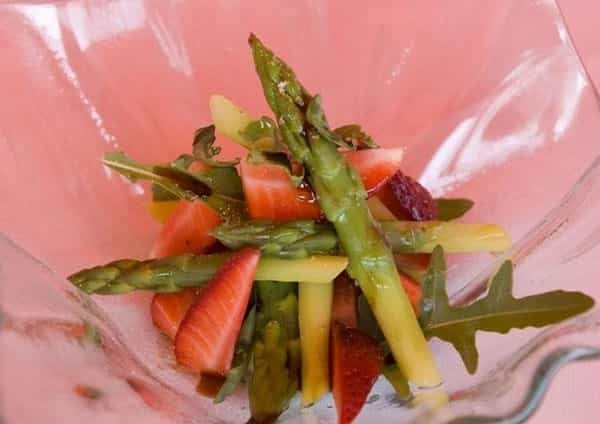 2016-05-chc599estovc3bd-salc3a1t-s-rukolou-jahodami-a-letitc3bdm