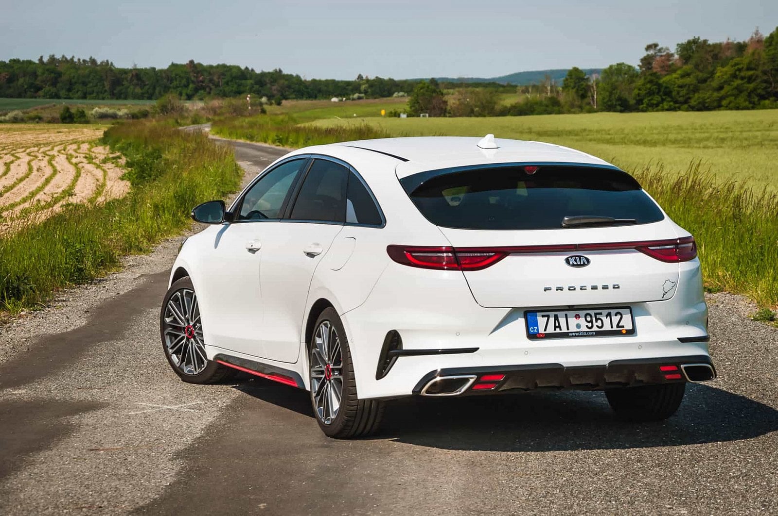 2019-05-kia-proceed-gt-14.jpg