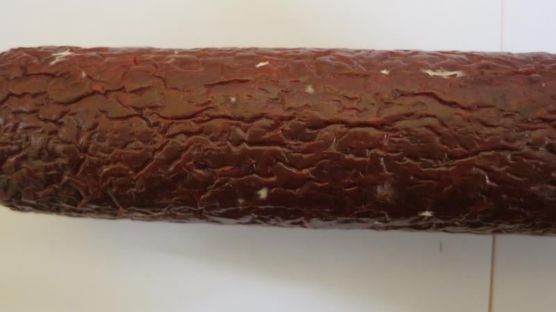 Lidl, Nové Město na Moravě: Vysočina PIKOK - pod obalem byly patrné kolonie plísní. Při kontrole nebyly zjištěny nevyhovující teploty skladování tohoto výrobku. Výrobek neměl prošlé datum minimální trvanlivosti. Výrobce: Masokombinát Polička