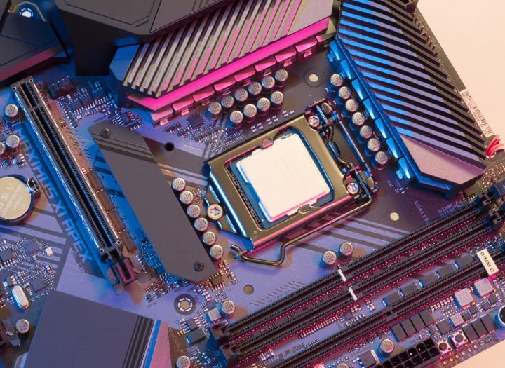 Základní deska s procesorem Intel