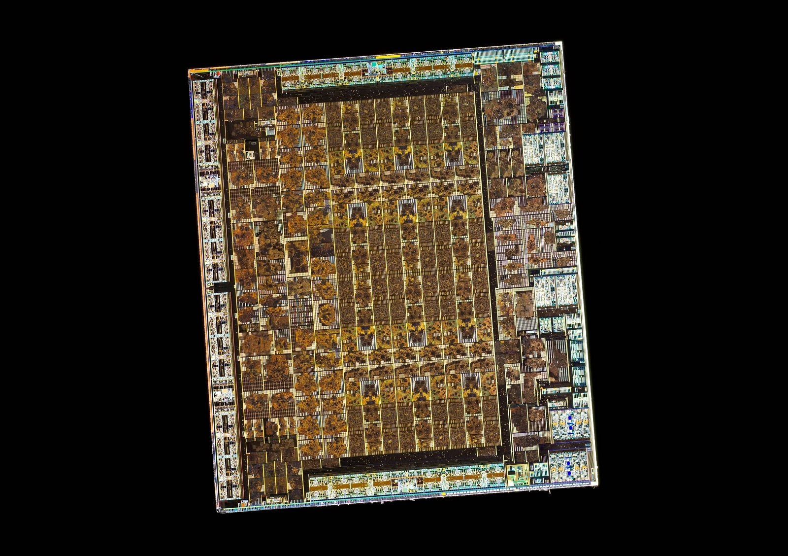 2020-02-7nm-GPU-Navi-14-z-AMD-Radeonu-RX-5500-XT-foto-Fritzchens