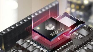 Čip ESP32 na základní desce