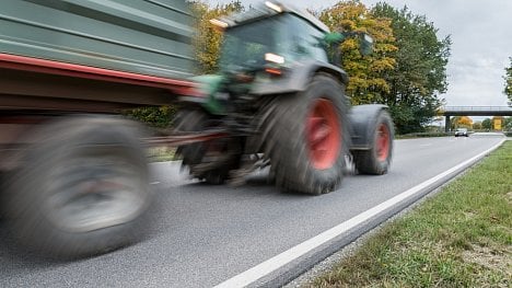 Náhledový obrázek - Protesty nizozemských farmářů. Traktory vyjely proti plánu na ekologické zemědělství